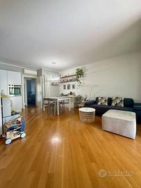 Appartamento di 85 m² con 3 locali e box auto a Ro
