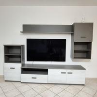 paretina attrezzata, più madia sala.