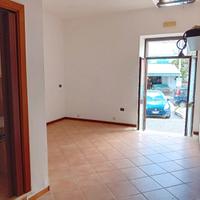 Locale commerciale 25 mq con agibilità via Roma