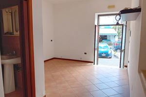 Locale commerciale 25 mq con agibilità via Roma