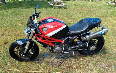 Ducati Monster 796