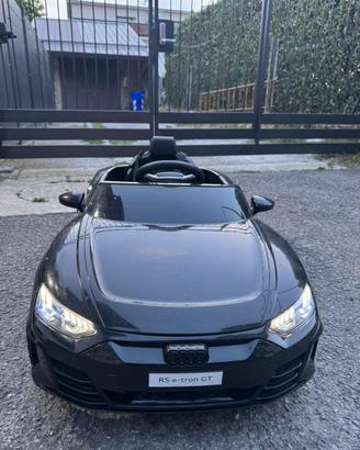 Audi RS per bambini 2-6 anni con telecomando