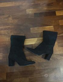 tacco basso nero in velluto