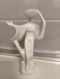 Statuina in porcellana 