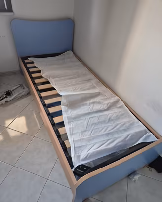 letto singolo con rete e materasso
