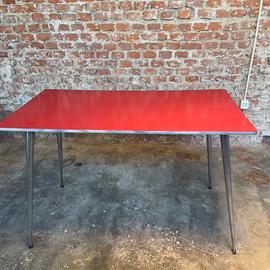 Tavolo formica rosso