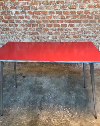 Tavolo formica rosso