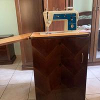 Camera da letto,più macchina da cucire