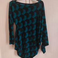 Maglia a maniche lunghe con spalla scoperta