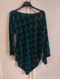 Maglia a maniche lunghe con spalla scoperta