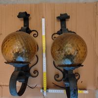 2 lampade da esterno in ferro con sfera in vetro