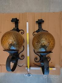 2 lampade da esterno in ferro con sfera in vetro