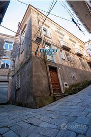 Licusati: fabbricato da ristrutturare