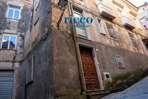 Licusati: fabbricato da ristrutturare