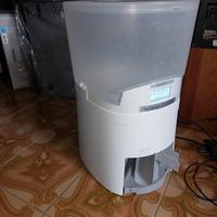 Distributore automatico di crocchette