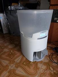 Distributore automatico di crocchette