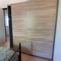 Armadio con ante scortevili