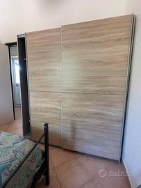 Armadio con ante scortevili