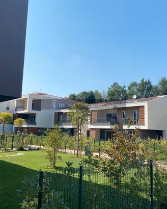 Nuovo quadrilocale con giardino privato