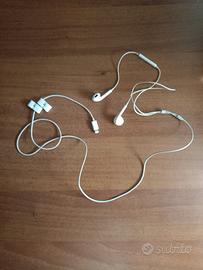 pple EarPods con connettore Lightning originali