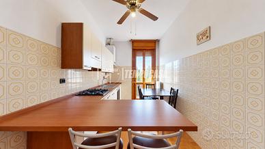 Trilocale con balcone, cantina e garage.