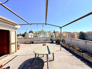 Attico / Mansarda di 186 m² con più di 5 locali a 
