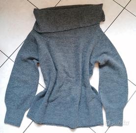 Maglioncino grigio con scollo a barchetta 