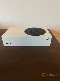 Xbox serie con due controller