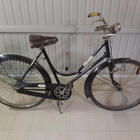 Bicicletta a freni a bacchetta ruote 26 da donna.