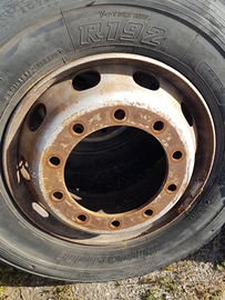 Cerchi 10 fori per Autocarri R 22.5