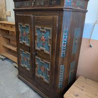 Armadio tirolese dipinto antico