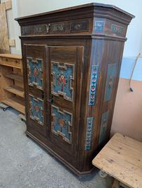 Armadio tirolese dipinto antico