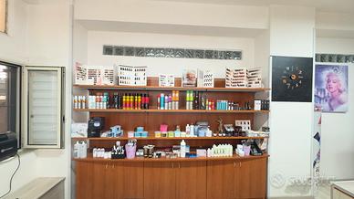 Scaffalature complete di mensole