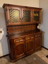 Credenza in legno massello con vetrina