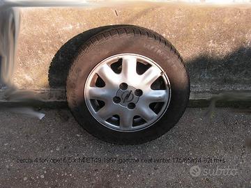 Varie gomme e cerchi usati