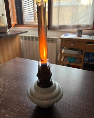 Antica lampada ad olio