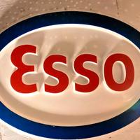 Grande insegna luminosa Esso