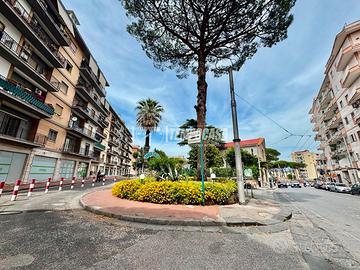 TRE VANI + ACC. - TERRAZZO A LIVELLO CON BOX E CAN