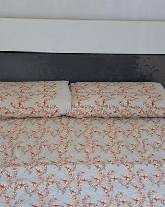 Letto matrimoniale con rete a doghe legno