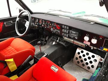 Meccanico auto sportive o restauri