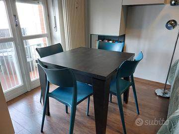 Tavolo quadrato allungabile con sedie