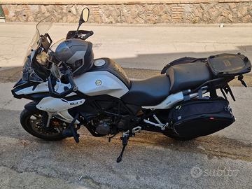 Moto benelli trk 502