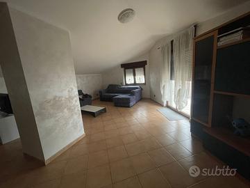 Stanza in appartamento, zona centrale