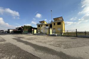 VILLA A SCHIERA D'ANGOLO A CARESANABLOT