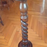 Colonna portavaso in legno a torciglione