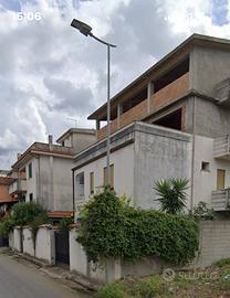 Un Appartamento più due rustici