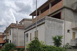 Un Appartamento più due rustici