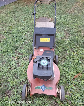 Tosaerba con motore 4 tempi