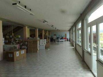 Immobile di 300 m² con più di 5 locali a San Giust