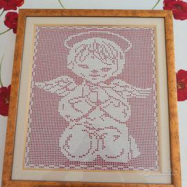 Quadro con angelo ad uncinetto